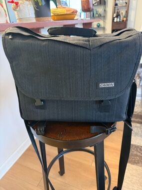 Caden Camera Bag Messenger Style